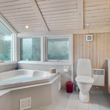 Lovely Home In Skals With Wifi 度假居 *